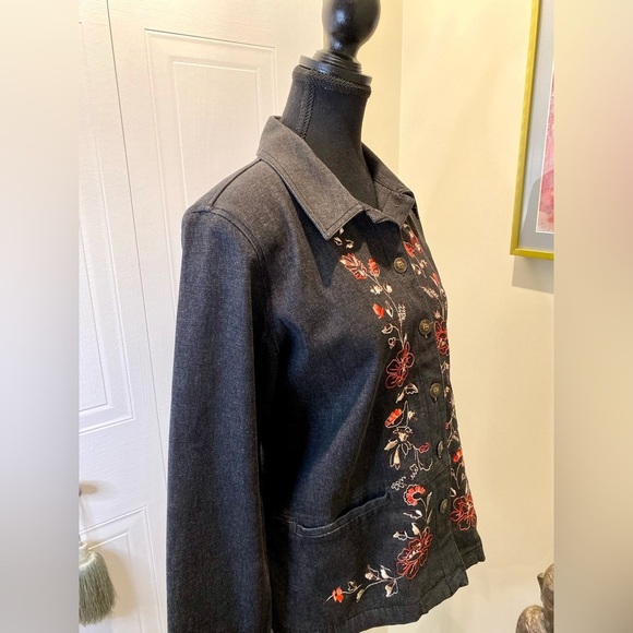 Alia petites embroidered button down denim jacket w/ front pockets  🌿🌺🌸🍃 - Picture 4 of 12